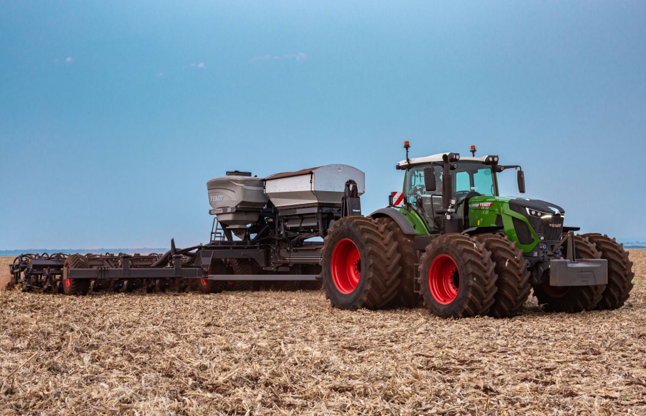 Conheça o trator Vario 1050 e a plantadeira Momentum